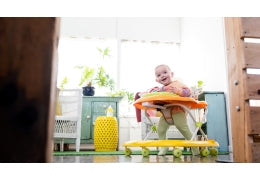 À quel âge peut-on mettre un enfant dans un trotteur ?