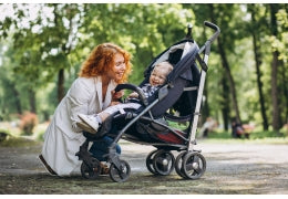 Poussette canne : à partir de quel âge l'utiliser ?