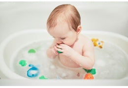 Le bain du bébé : avant ou après manger ?