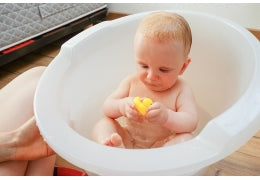 Siège de bain bébé : jusqu'à quel âge ?