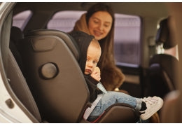 De quel côté mettre le siège auto bébé ?